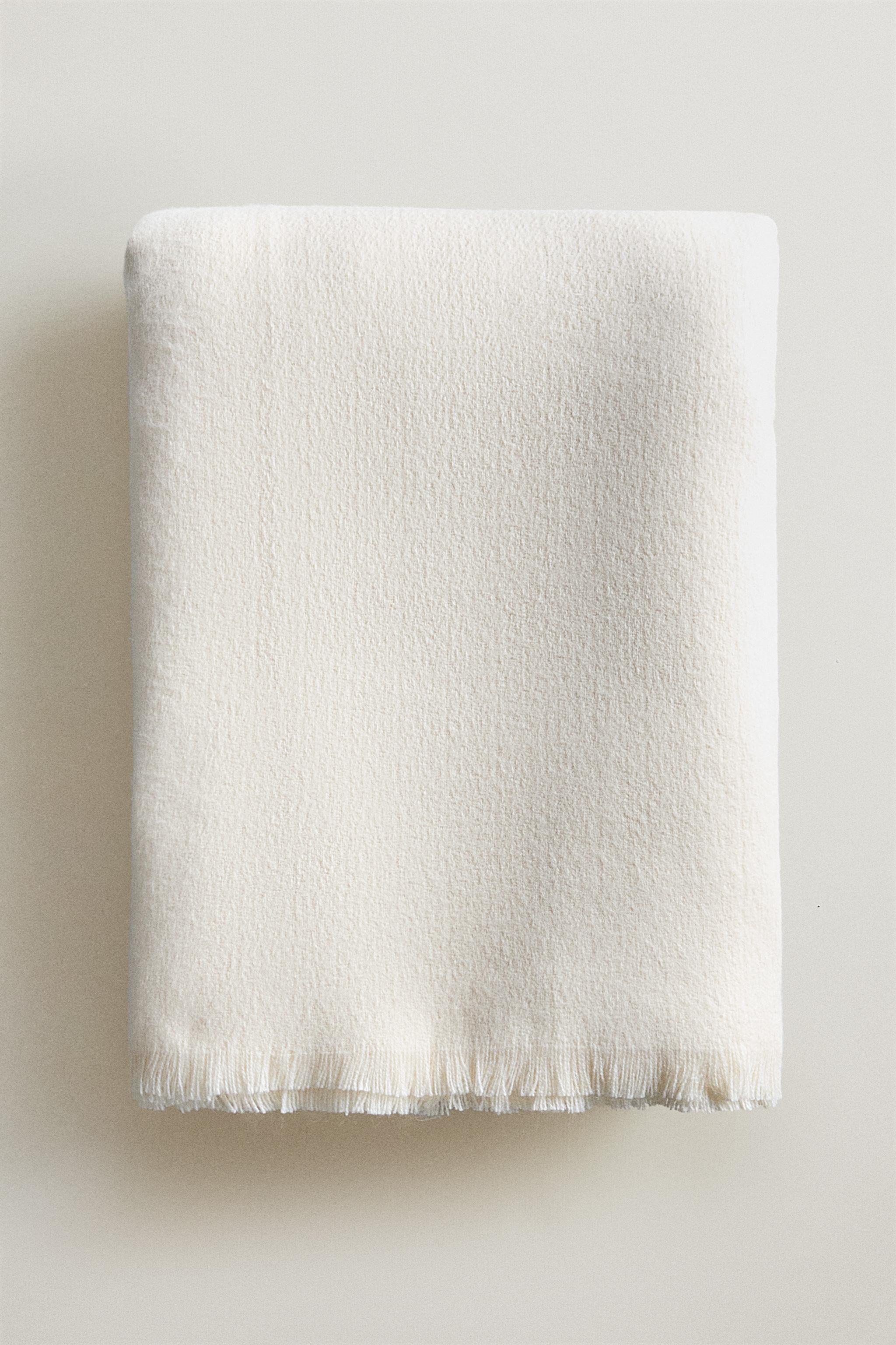 DECORATIVE FRINGED BLANKET